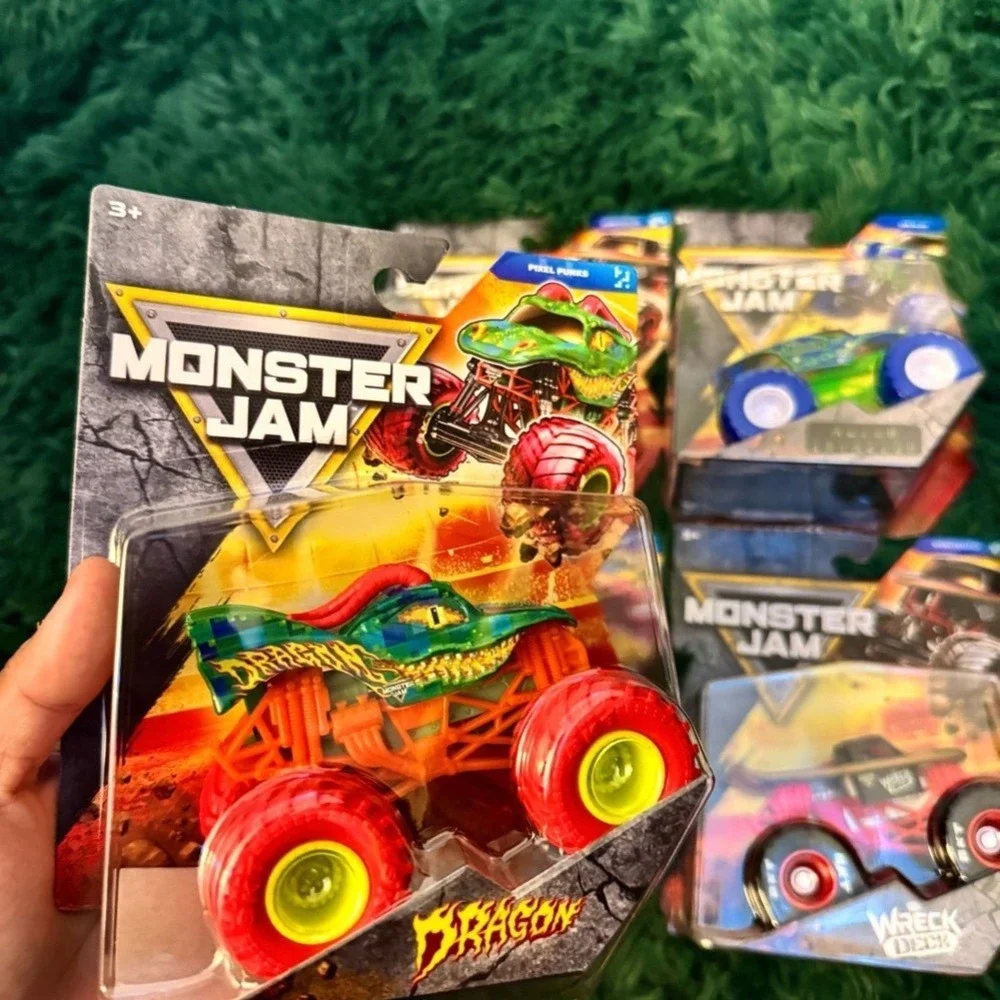 5 Monster Jam Trucks CHASE Lot